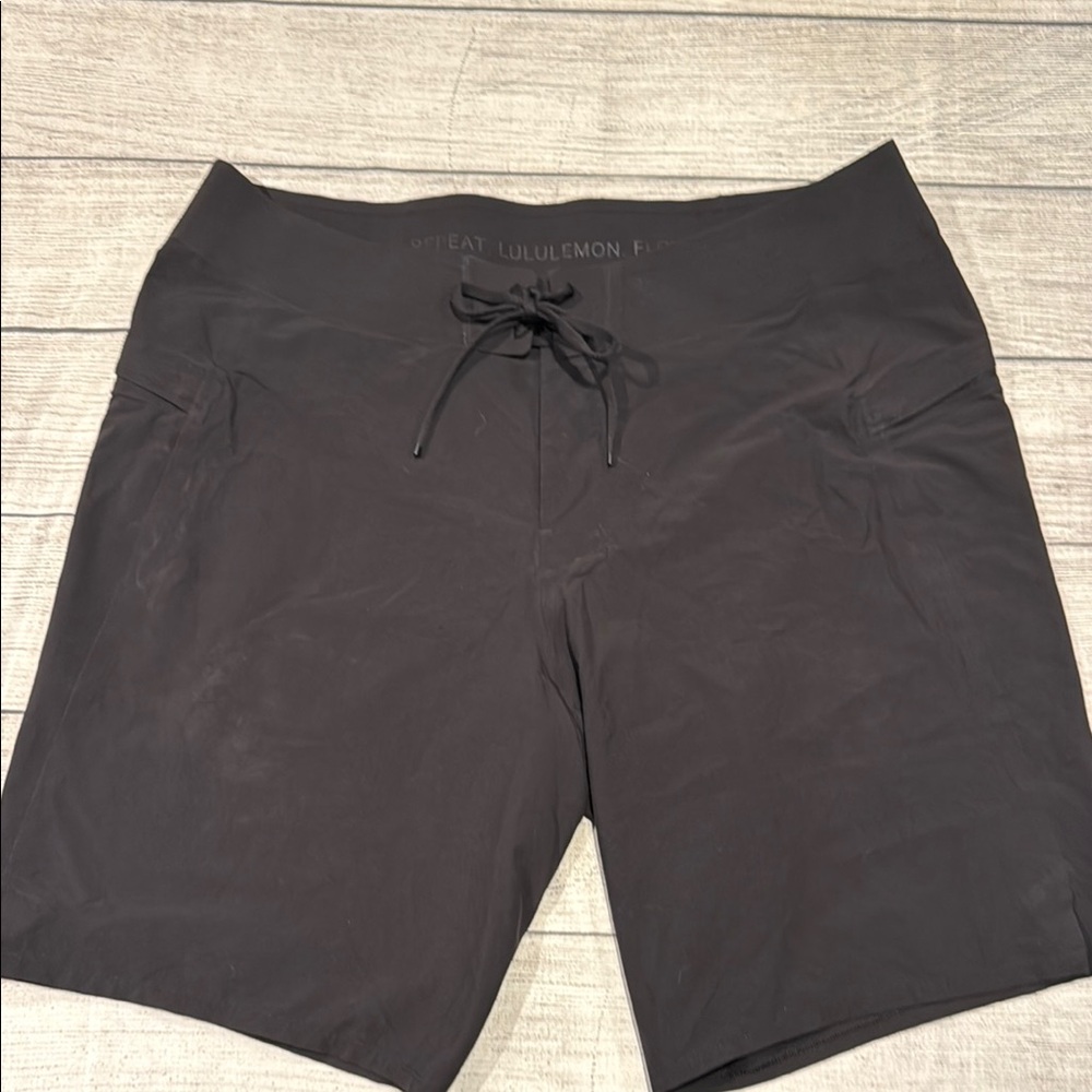 🍋Men’s Lululemon Current State Board Short 9" size 34 black🍋